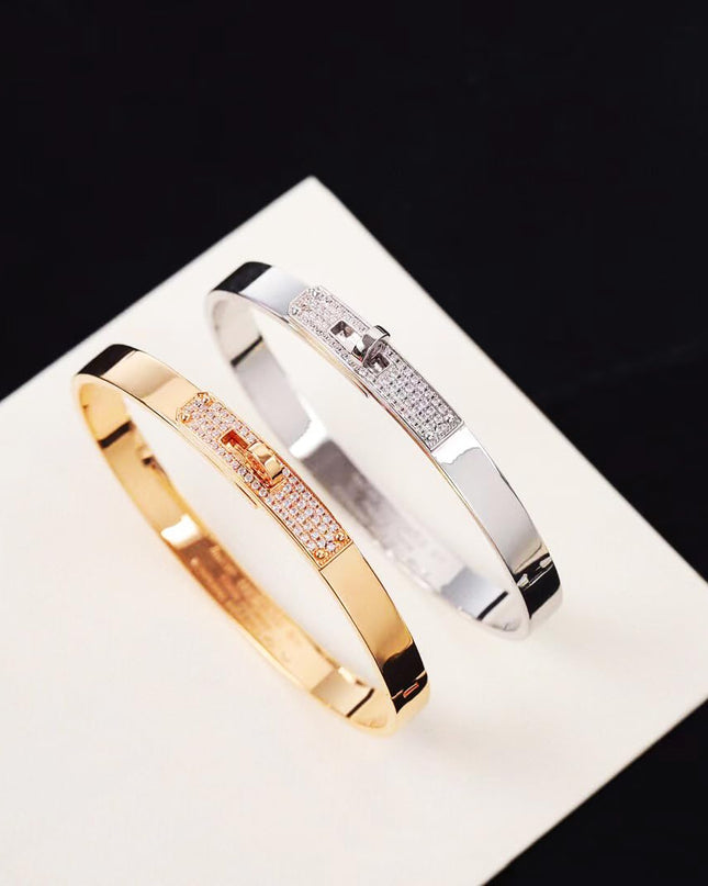 18K Gold Plated Turn Lock Bracelet with Cubic Zirconia，Classical Fashion Stainless Steel Bangle Bracelet for Men and Womens