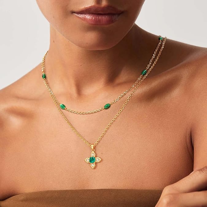 LOYATA Layered Gold Necklace for Women，14K Gold Plated Cubic Zirconia Diamond Necklaces for Women Emerald Green Pendant Necklace Choker Dainty Charm Gold Pendant Necklace for Women Jewelry