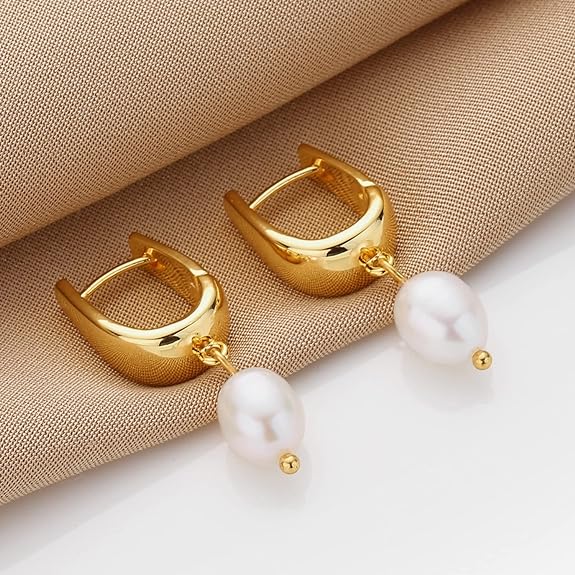 XYJZXY Freshwater Cultured Pearl Earrings for Women 18K Gold Pearl Drop Earrings Dangle Small Huggie Hoop Earrings Bridesmaid Earrings Wedding Jewelry